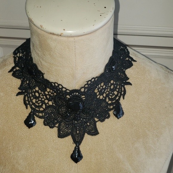 Ladies Gothic Victoria Elegant Black Lace Necklace - Picture 1 of 6